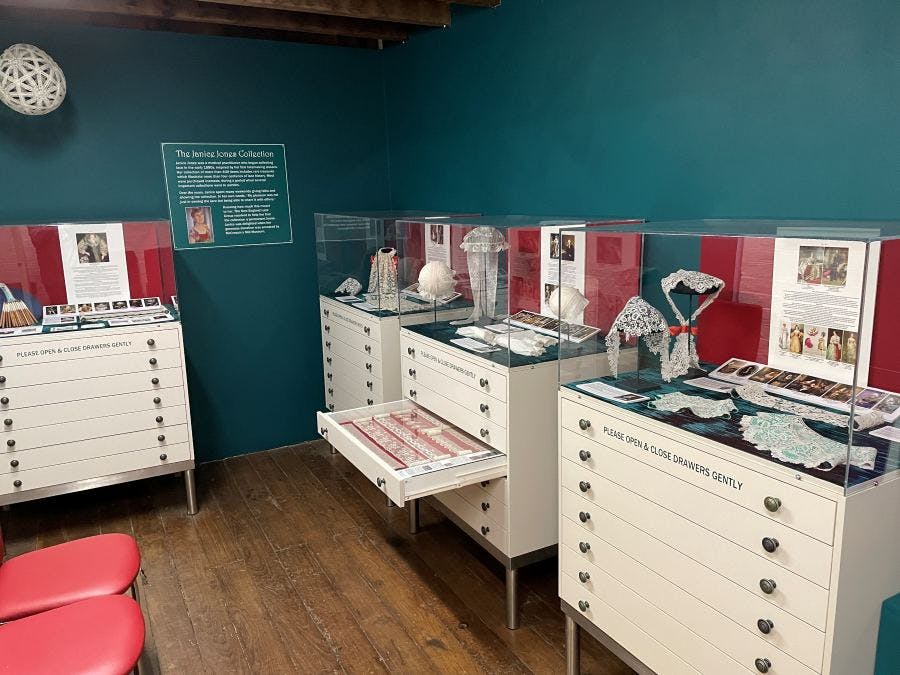 Janice Jones Lace Collection | Uralla Historical Society